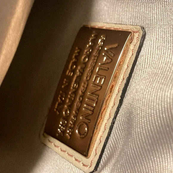 Valentino Cream Quilted Crossbody Bag with Gold Chain - Picture 14 of 16